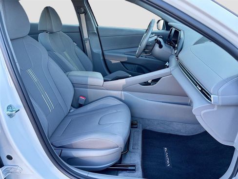 Certified 2025 Hyundai Elantra Sport FWD image 26