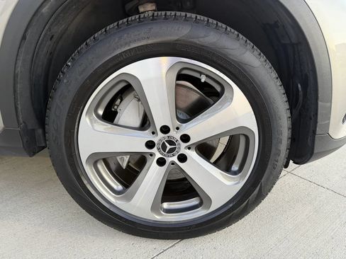 Used 2019 Mercedes-Benz GLC 300 4MATIC image 17