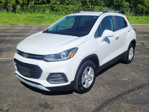 Used 2019 Chevrolet Trax LT w/ LT Convenience Package AWD/4WD image 5