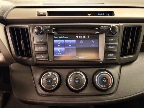 Used 2017 Toyota RAV4 LE image 15