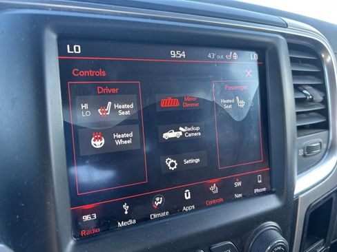 Used 2018 RAM 1500 SLT image 18