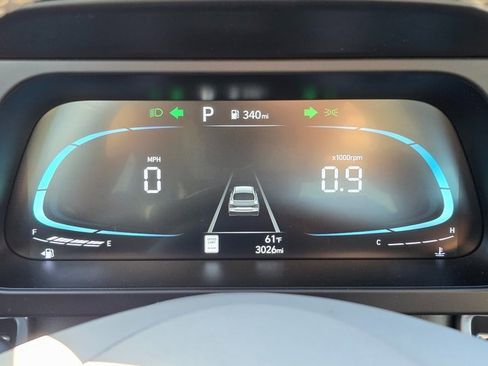 Certified 2025 Hyundai Elantra Sport image 17