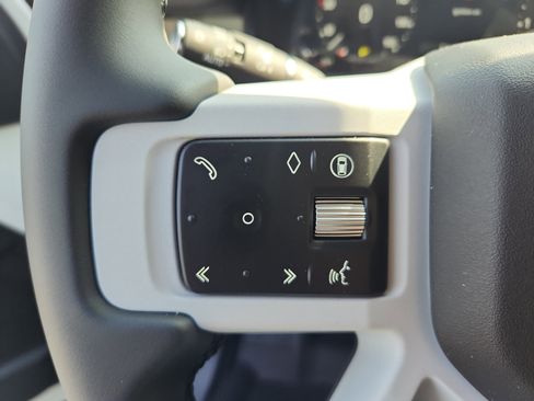 Used 2025 Land Rover Defender 110 S image 17