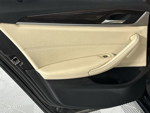 Used 2020 BMW 530e w/ Convenience Package RWD image 30