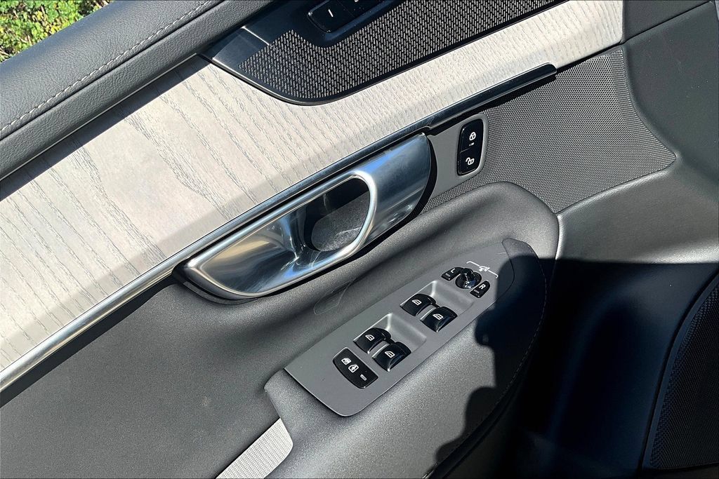 New 2026 Volvo XC90 B5 Ultra w/ Protection Package Premier AWD/4WD image 15