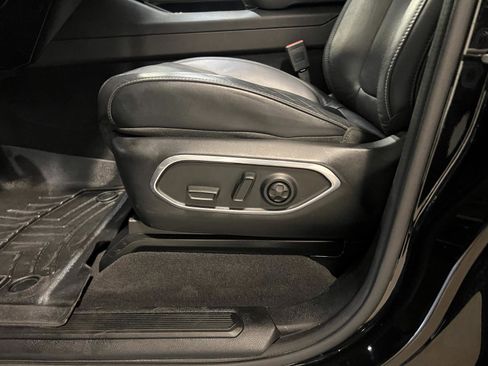 Used 2022 Jeep Wagoneer Series III w/ Flexible Seating Group AWD/4WD image 24