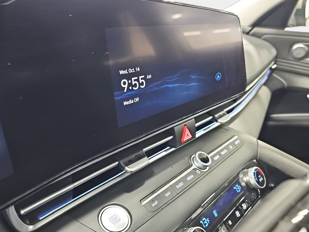 Used 2023 Hyundai Elantra Limited w/ Preferred Accessory Package FWD image 22