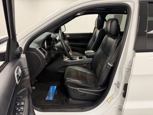Used 2019 Jeep Grand Cherokee Altitude AWD/4WD image 18
