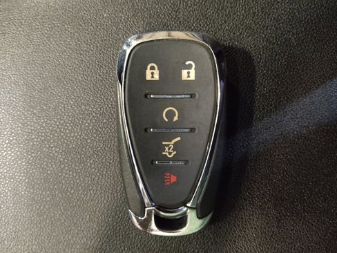 Used 2018 Chevrolet Equinox LT FWD image 32