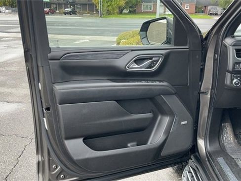 Used 2021 GMC Yukon XL SLT image 4