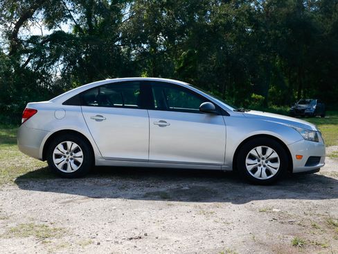Used 2014 Chevrolet Cruze LS image 13