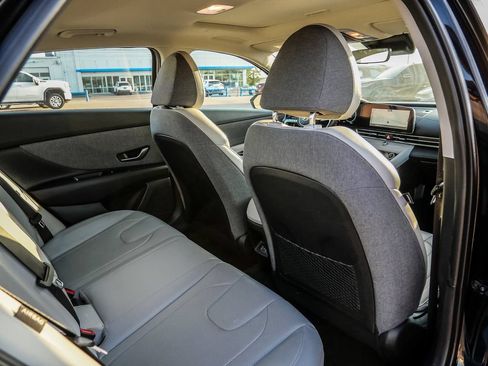Used 2025 Hyundai Elantra Limited FWD image 21
