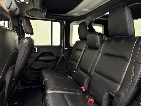 Used 2020 Jeep Wrangler Unlimited Sahara AWD/4WD image 27