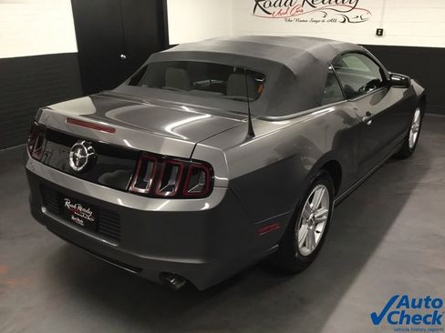 Used 2014 Ford Mustang Convertible image 22