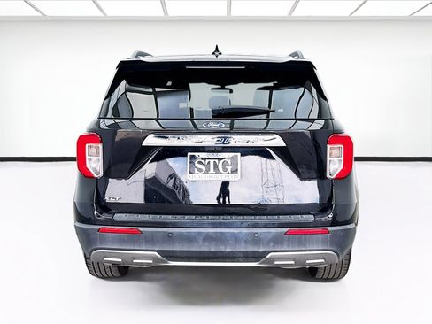 Used 2020 Ford Explorer XLT w/ Equipment Group 202A image 5