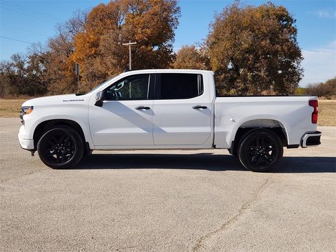 Used 2024 Chevrolet Silverado 1500 Custom image 4