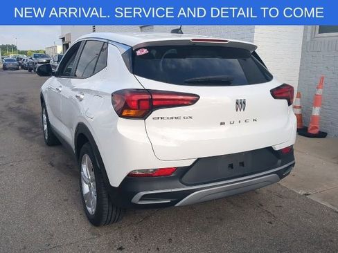 Certified 2024 Buick Encore GX Preferred FWD image 3