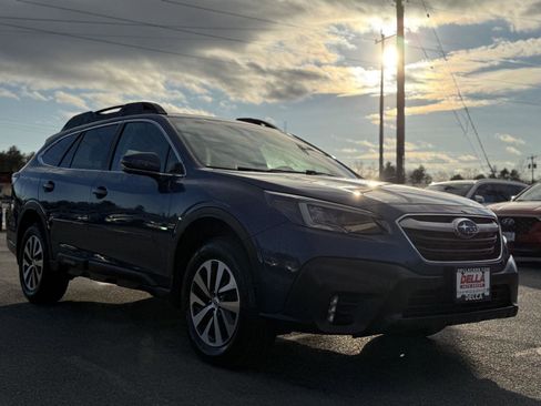 Used 2020 Subaru Outback Premium image 3