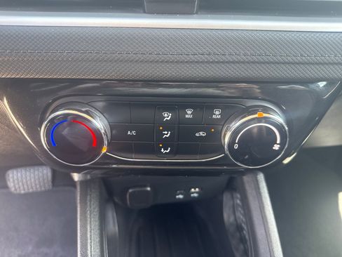 Used 2025 Chevrolet TrailBlazer LT AWD/4WD image 23