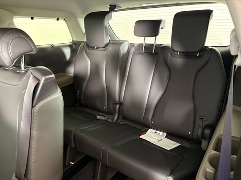 New 2026 Kia Carnival EX FWD image 42