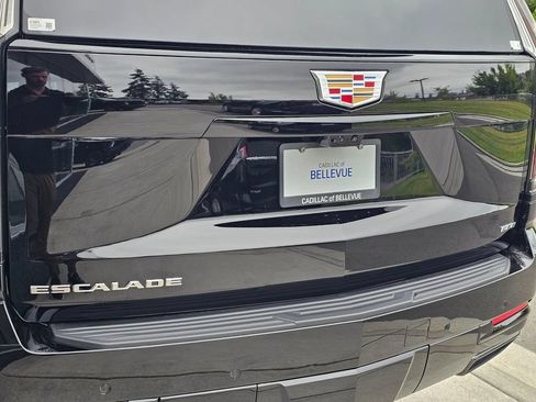New 2026 Cadillac Escalade ESV Sport w/ Touring Package AWD/4WD image 15