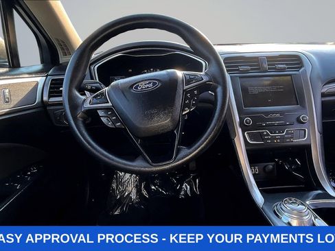Used 2019 Ford Fusion SE FWD image 10