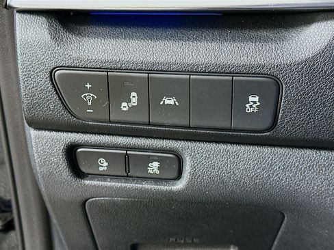 Used 2022 Kia Niro EX Premium image 17