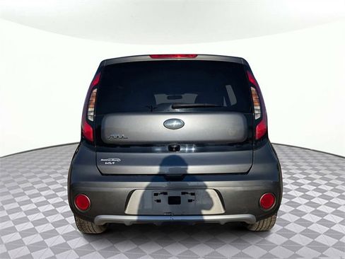 Used 2017 Kia Soul + image 4