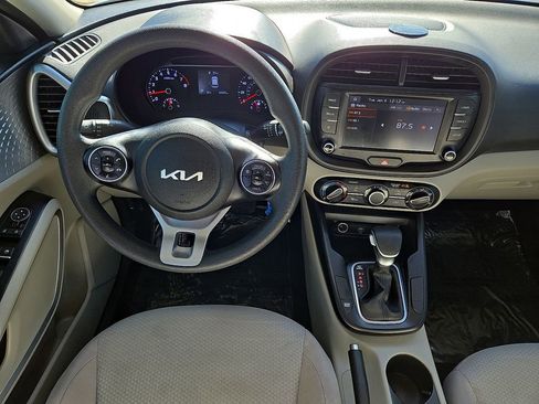 Used 2022 Kia Soul LX image 17