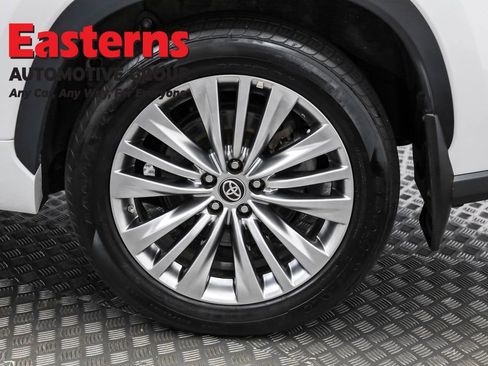 Used 2024 Toyota Highlander Platinum image 38