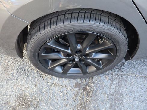 Used 2018 MAZDA MAZDA3 Grand Touring w/ Premium Equipment Package FWD image 28