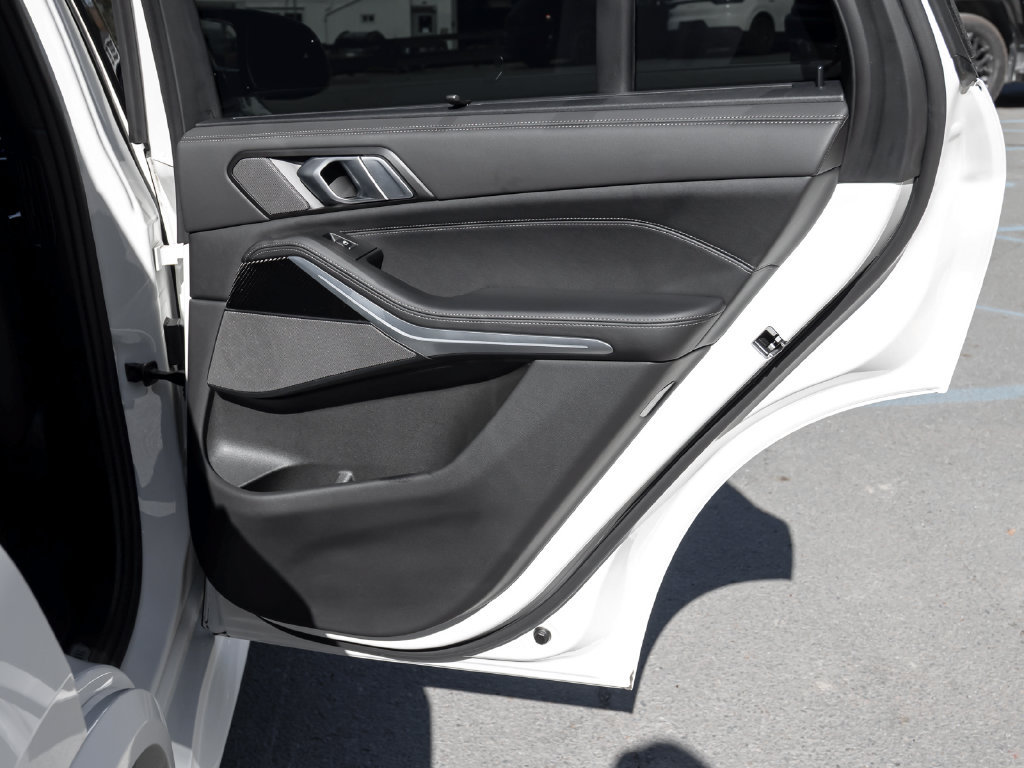 Used 2025 BMW X5 M60i AWD/4WD image 15
