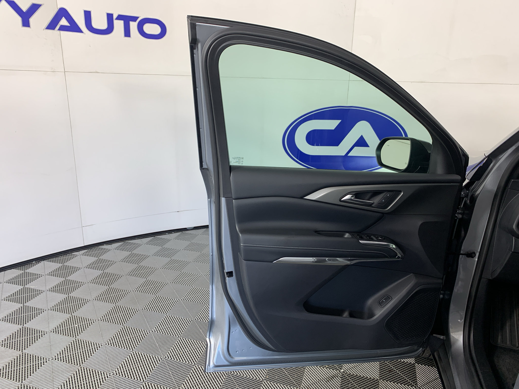 Used 2026 Chevrolet Traverse LT FWD image 13