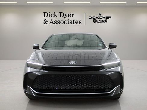 Used 2023 Toyota Crown Limited image 7