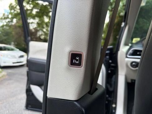 Used 2021 Chrysler Voyager Lxi FWD image 30