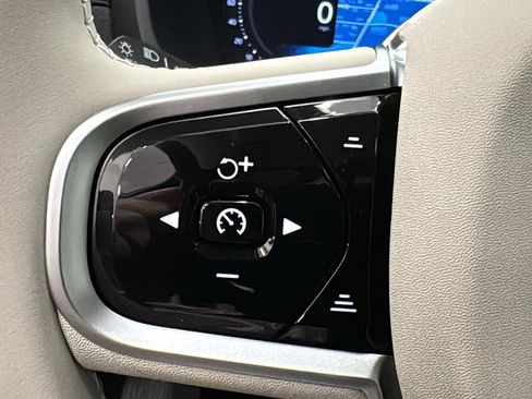 New 2026 Volvo XC90 T8 Ultra w/ Protection Package Premier AWD/4WD image 13
