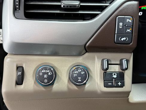 Used 2016 Chevrolet Suburban LTZ image 22