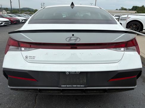Used 2025 Hyundai Elantra Sport FWD image 11