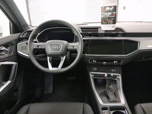 Used 2025 Audi Q3 2.0T Premium w/ Convenience Package image 4