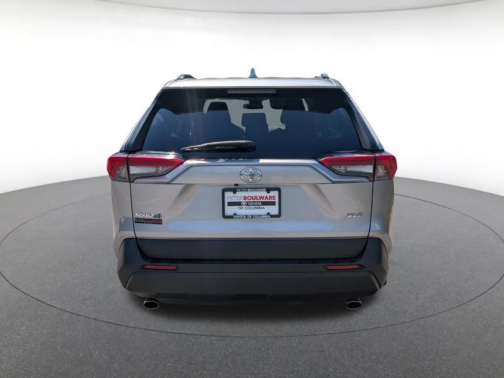 Used 2021 Toyota RAV4 XLE FWD image 5