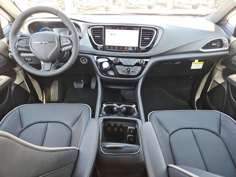 New 2026 Chrysler Pacifica Limited w/ S Appearance Package image 15