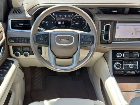 Used 2021 GMC Yukon Denali w/ Denali Premium Package AWD/4WD image 11