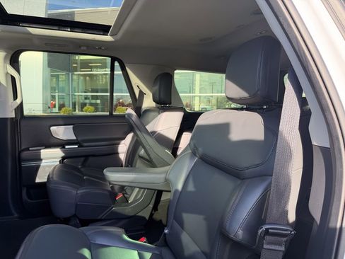 Used 2025 Ford Expedition Active image 13