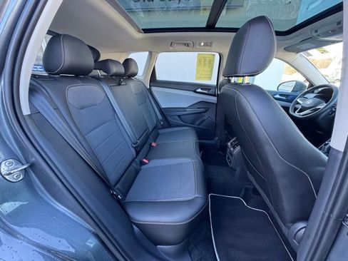 Certified 2022 Volkswagen Taos SE image 22