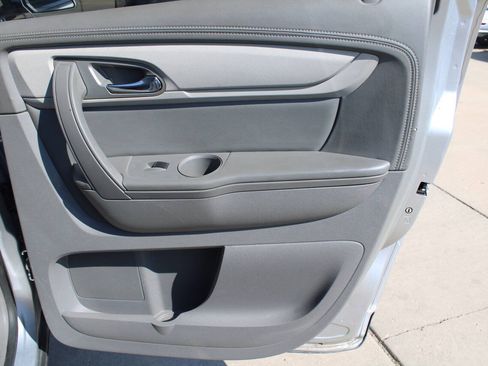 Used 2017 Chevrolet Traverse LT AWD/4WD image 9
