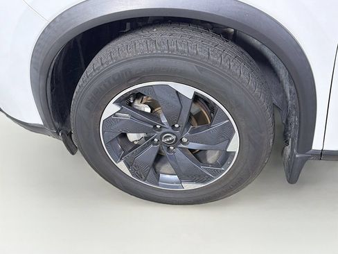 Used 2024 Nissan Rogue SV FWD image 30
