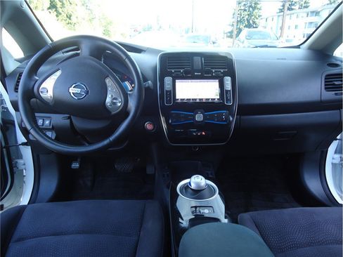 Used 2016 Nissan Leaf SV w/ Premium Package FWD image 21