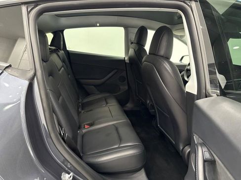 Used 2022 Tesla Model Y Long Range image 38