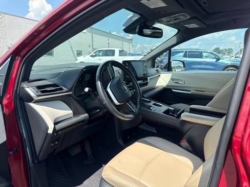 Used 2023 Toyota Sienna XLE AWD/4WD image 8