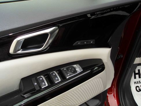 Used 2024 Kia Carnival SX image 32